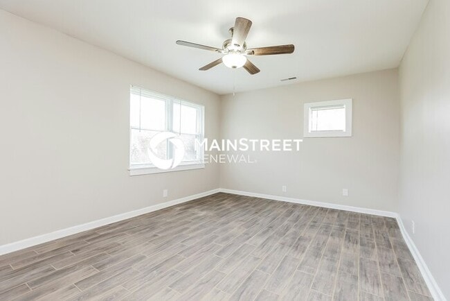 Building Photo - 4 Bedroom Pet-Friendly Home in OLD HICKORY...