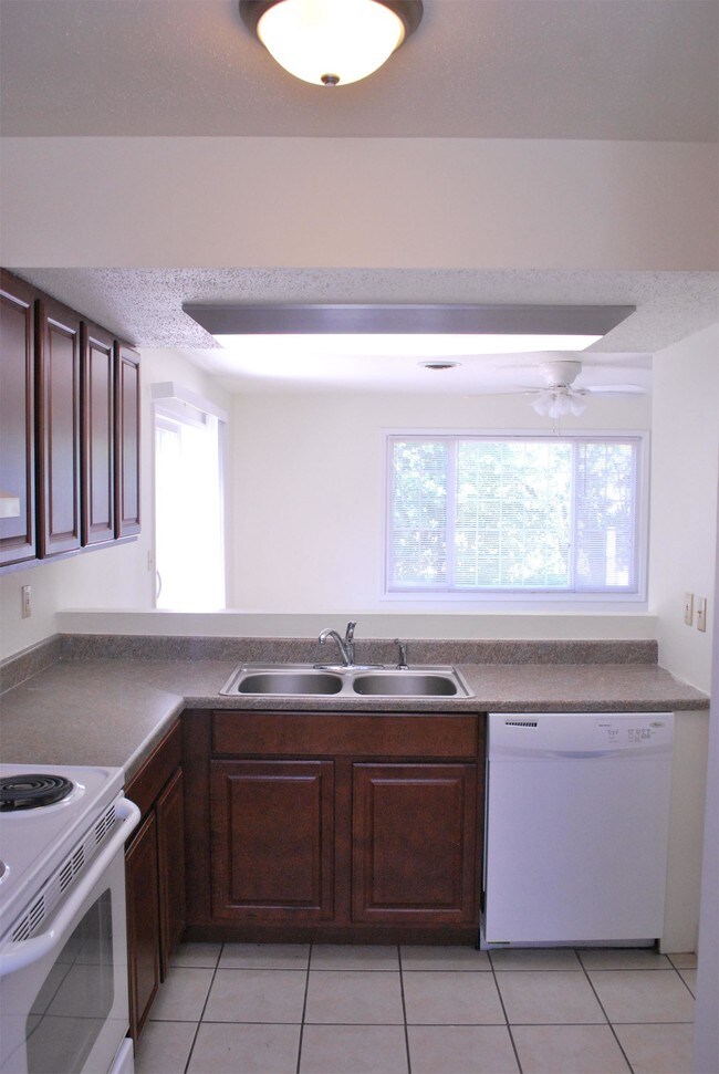 Building Photo - 618 E Campus Dr