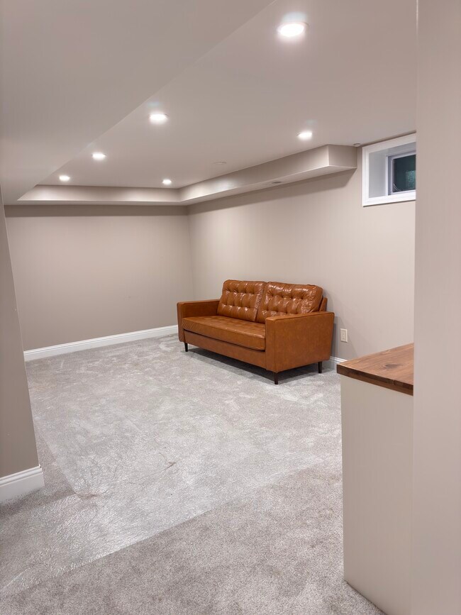 Building Photo - 8361 Circle Dr