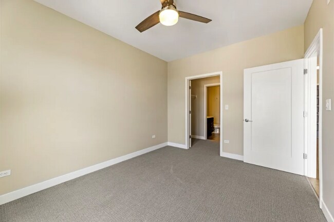 Foto del edificio - 1010 Maple Ave