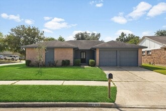 Building Photo - 16703 Pebbleglen Dr