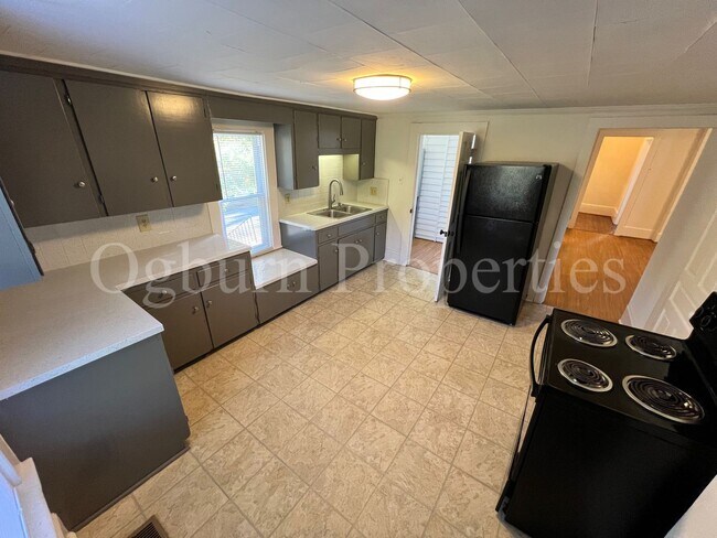 Building Photo - 1123 Franklin St SW