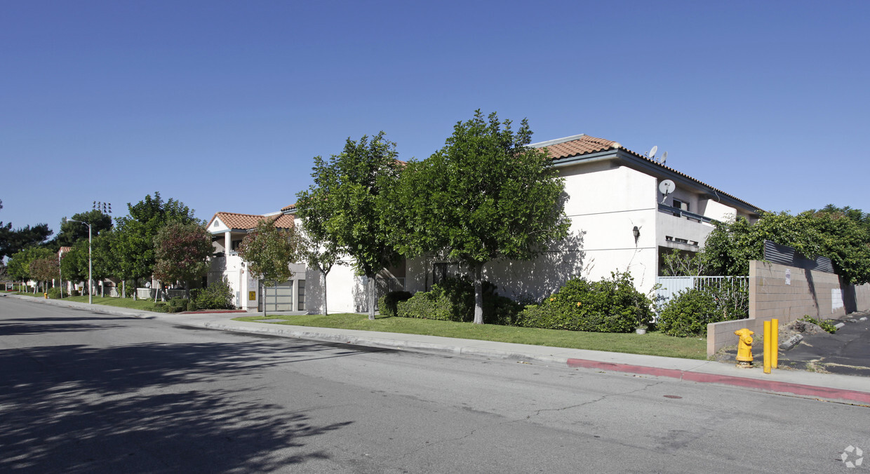 Foto del edificio - Pacific Garden Apartments