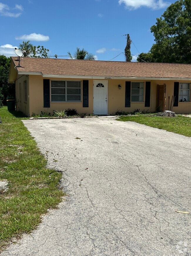 Building Photo - 4540 Boabadilla St