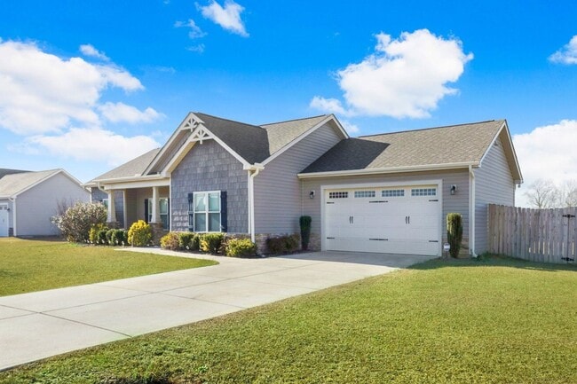 Foto del edificio - CHARMING ROSEWOOD HOME! 3 BR 2 BA w/ FENCE...