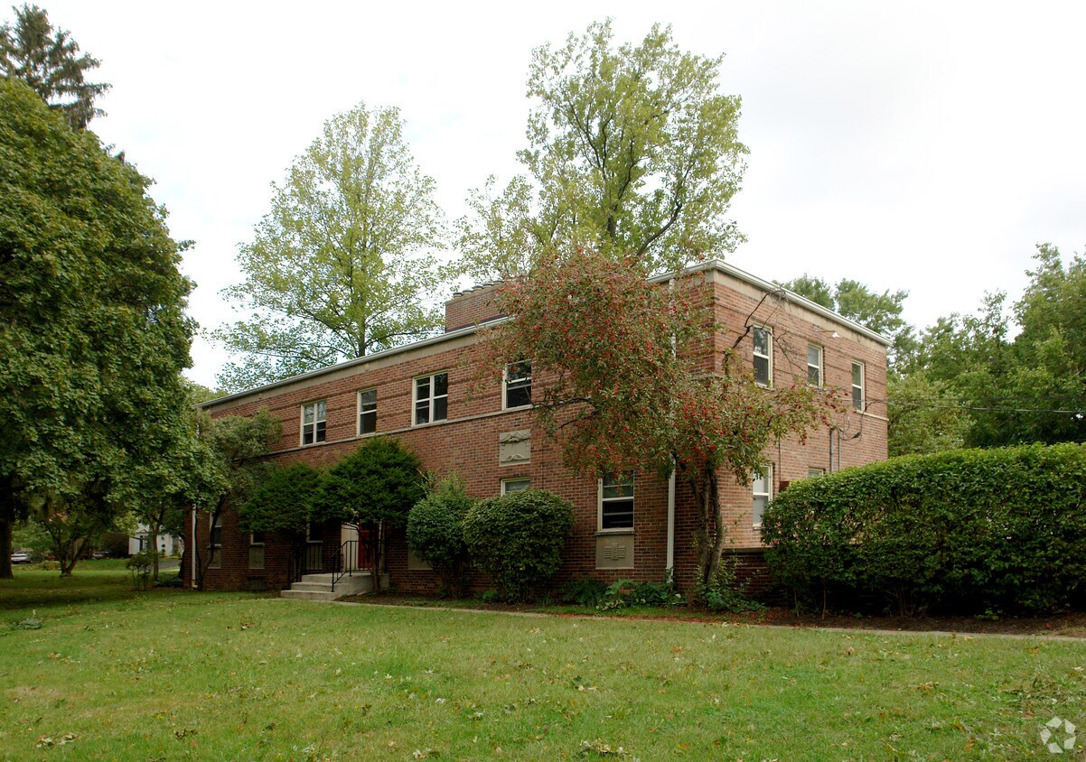 Primary Photo - 2036 Northwest Blvd