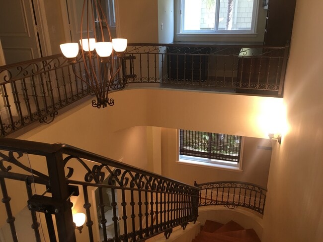 Upstairs office/den with built in desk - 1540 S Bentley Ave