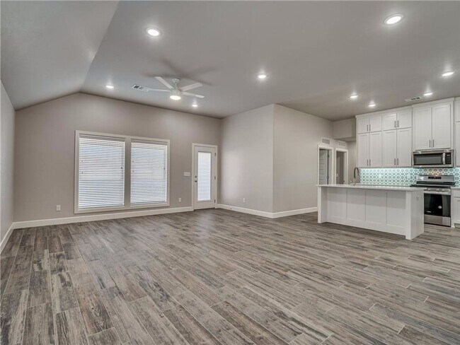 Building Photo - Wonderful 4 Bedroom 2 Bath Home - Harrah S...