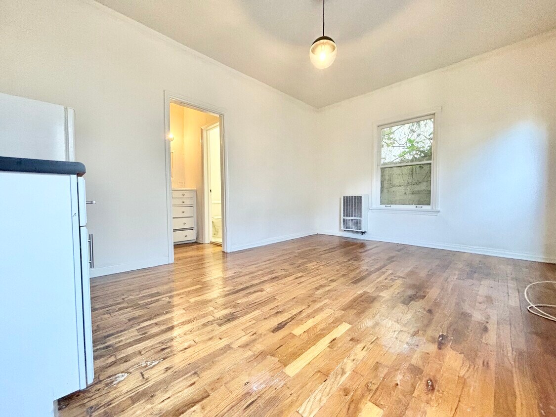 838 Sanborn Ave Unit 214, Los Angeles, CA 90029 Room for Rent in Los Angeles, CA