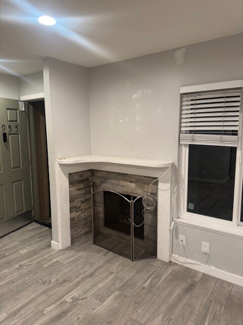 chimenea de gas - 15955 Mauna Ct