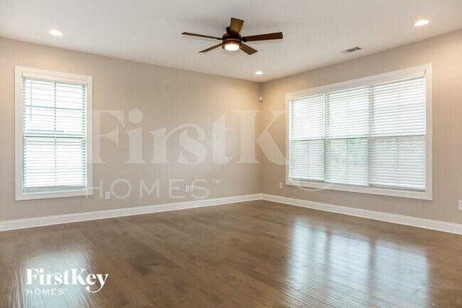 Foto del edificio - 740 Wood Lily Dr