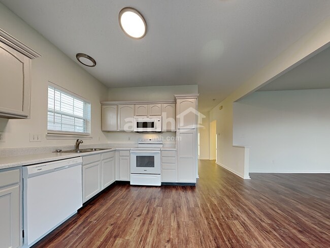 Building Photo - 19344 Fox Chase Dr