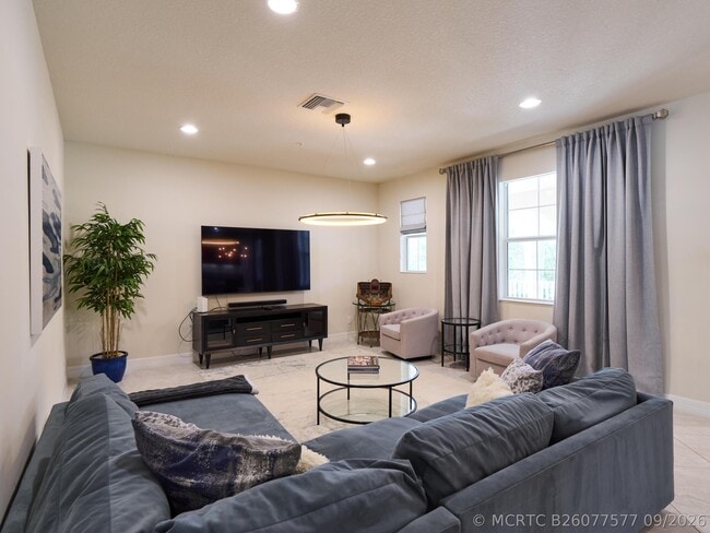Building Photo - 1080 Community Dr