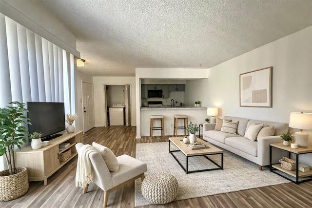 Foto del edificio - 9813 Walnut St