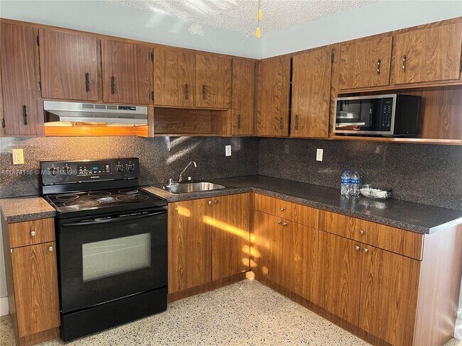 Foto del edificio - 1829 NW 16th St