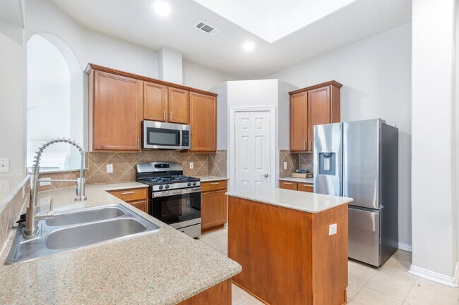 Foto del edificio - "Spacious 4-Bed Oasis with 2 Full Baths in Spring, TX - 2,235 Sq Ft of Comfort!"