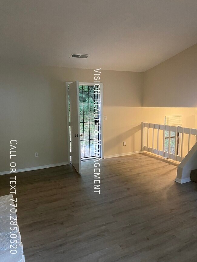 Building Photo - Move In Ready!!