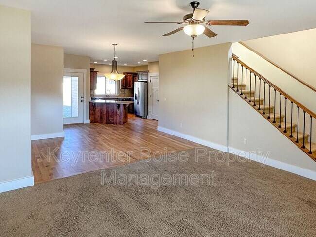 Building Photo - 642 N Opuntia Way