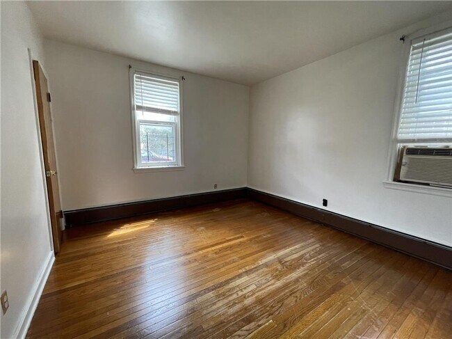 Building Photo - 1211 E Livingston St
