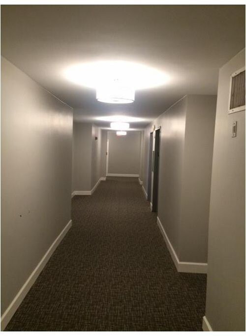 Foto del edificio - 10000 W Bay Harbor Dr