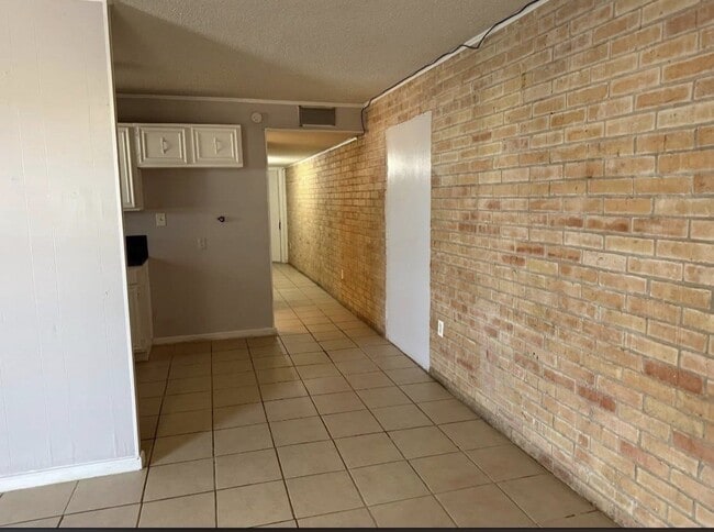 Foto del edificio - 1308 N McColl Rd