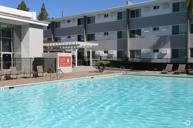 Piscina - Meridian  Pointe Apartments