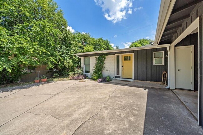 Building Photo - 6707 Columbia Dr