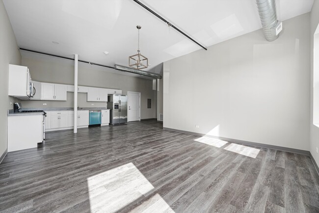 Building Photo - 3135 W 95th St