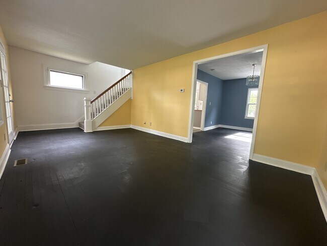 Building Photo - 275 Goodview Ave