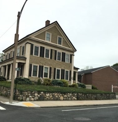 Building Photo - 537 Main St