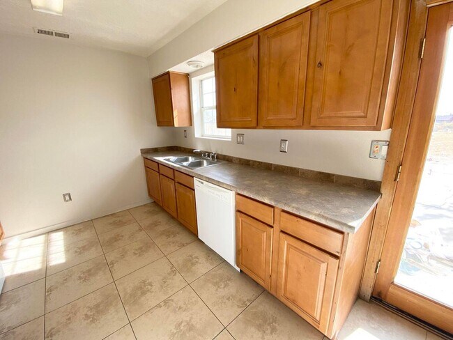 Foto del edificio - 910 11th Ave NW