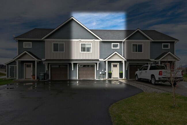Foto del edificio - 3 Bedroom Townhome with Gorgeous Mountain Views