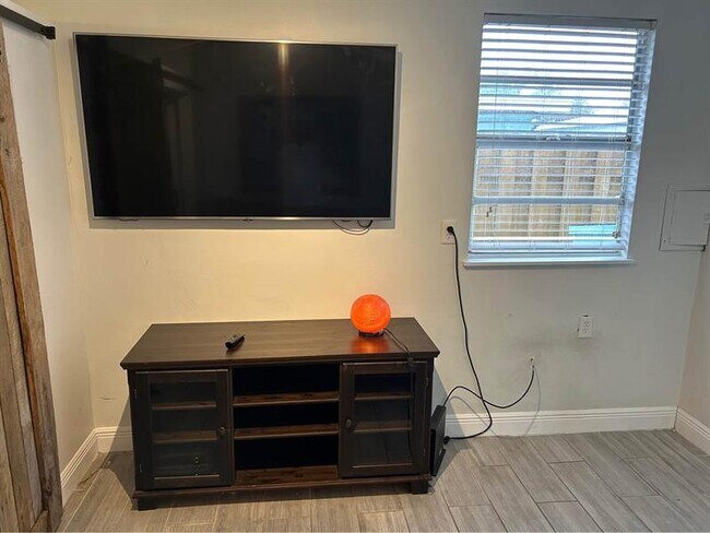 Foto del edificio - 230 SW 15th St