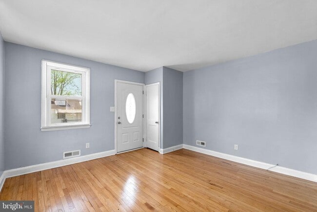 Building Photo - 5422 Clifton Ave