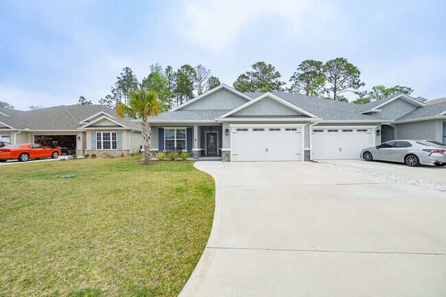 Building Photo - Practically brand new 3/2 w/ pool access!