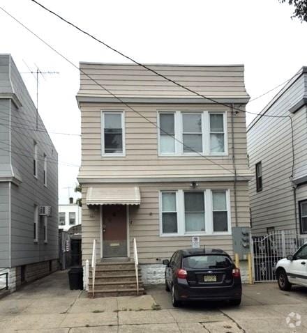 Building Photo - 361 Ege Ave
