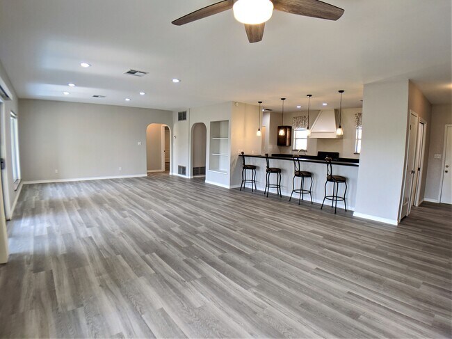 Living Area/Dining - 1109 Chico Cir