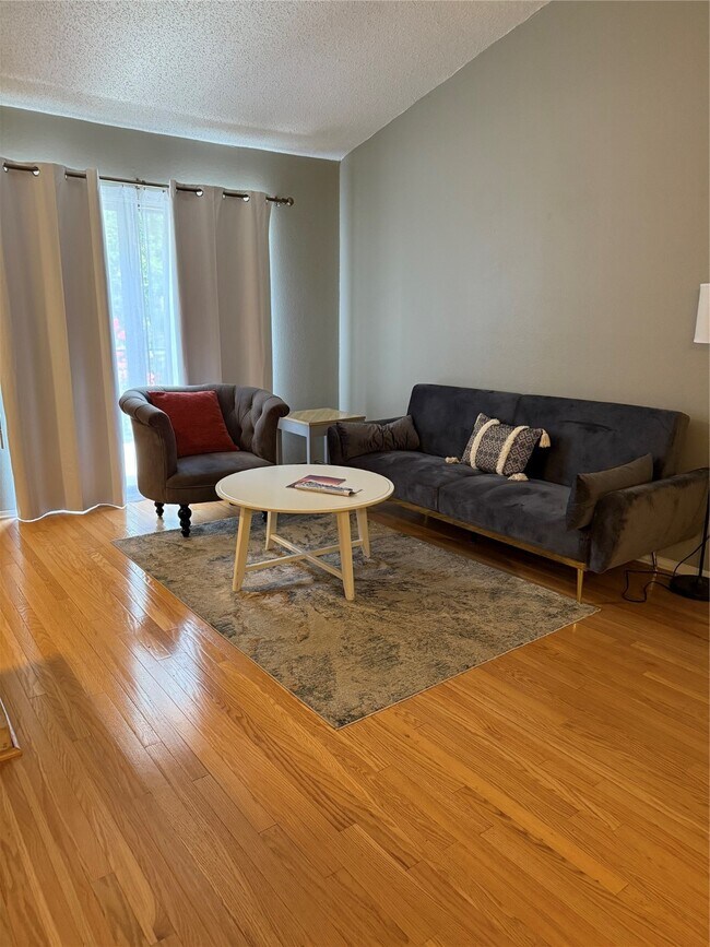 Foto del edificio - 7112 N Holiday Dr