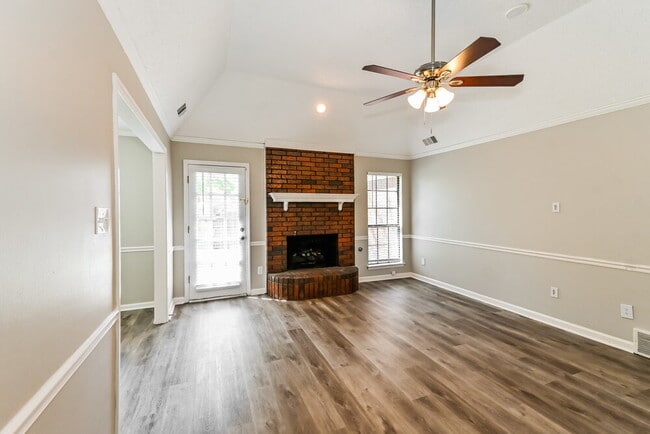 Building Photo - 7329 Stonington Dr