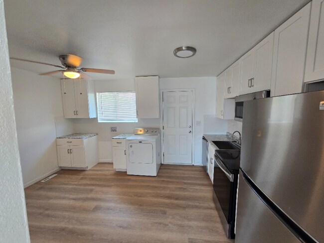 Foto del edificio - 6631 Julian St