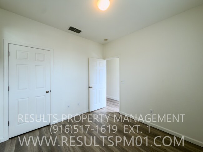 Building Photo - Gorgeous 3 Bedroom Home! A Must See!