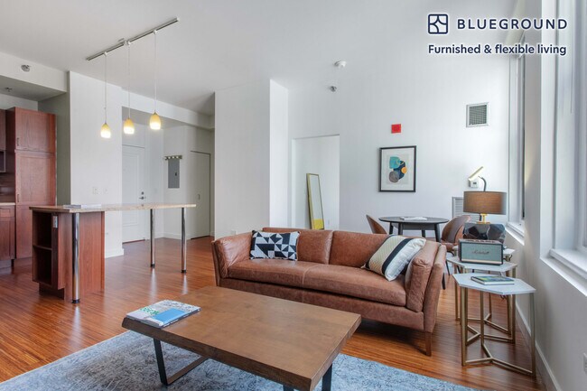 Foto del edificio - 63 E Lake St