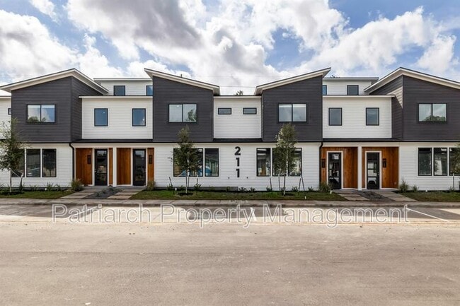 Photo - 211 Lynn Dr Apartment