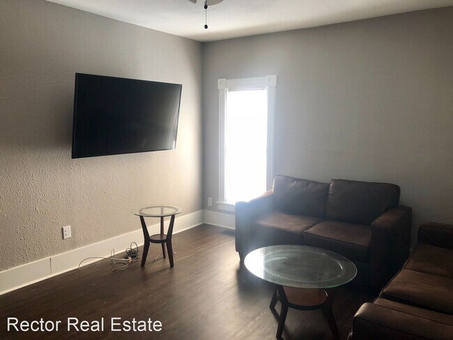 Foto del edificio - 4 br, 2 bath House - 812 W. Stoughton St.