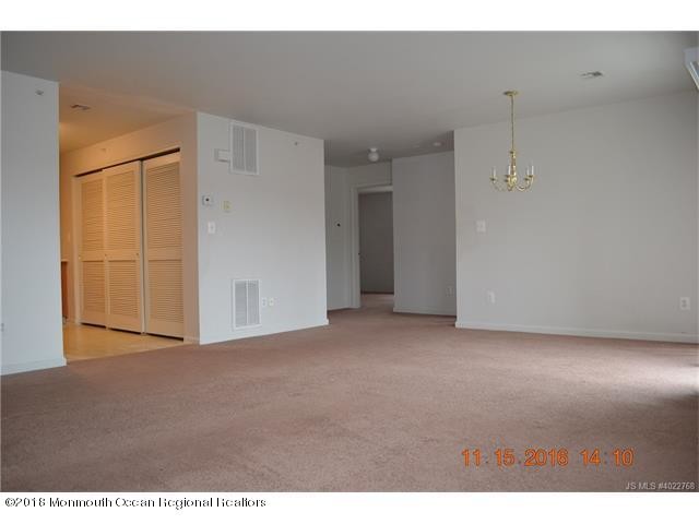Building Photo - 726 Pine Valley Ct