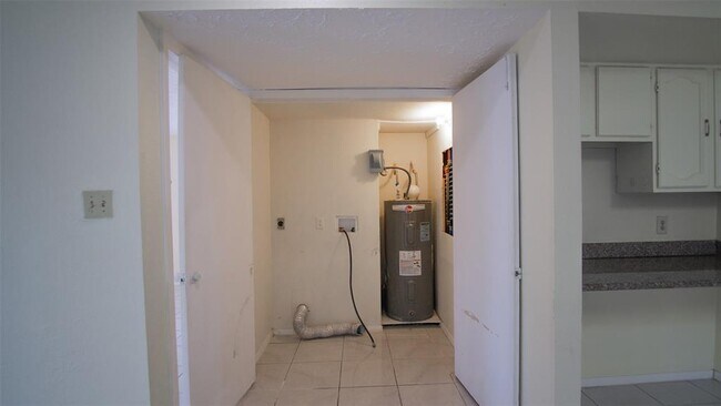 Building Photo - 9102 Benthos Dr