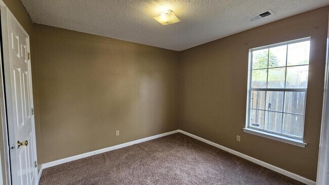 Building Photo - 6938 Lagrange Cir N