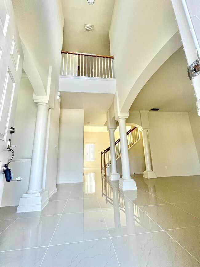 Foto del edificio - 2370 Hinsdale Dr
