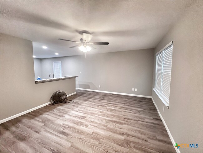Building Photo - 238 Alves Ln