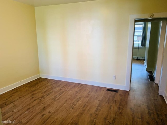 Building Photo - 2 br, 1 bath Townhome - 10 Dawson Ct